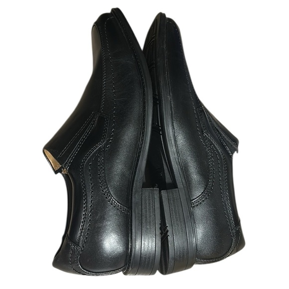 Dockers black leather slip on shoes, sz 10 W, flaw, two tiny scuff marks ,video - Picture 12 of 13